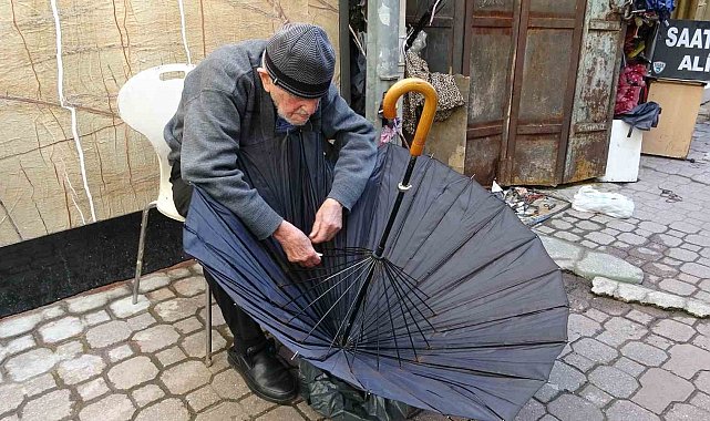 97 yıllık ömür, 70 yıllık ustalık: Şemsiyelere ikinci bahar