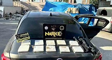 Adana'da 2 araçta 2 kilo 95 gram metamfetamin ele geçirildi