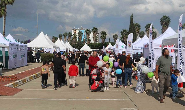 Adana'da aileler bağımlılığa karşı festivalde buluştu