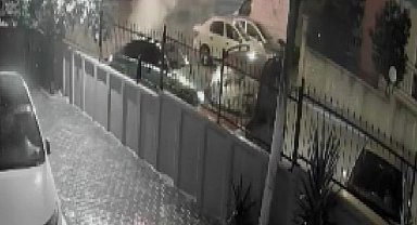 Adana'da havai fişekli tehlikeli eğlence: Ateş parçaları araç ve evlere sıçradı