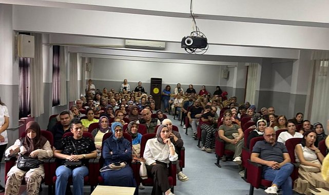 Adana'da velilere aile ve medya eğitimi verildi