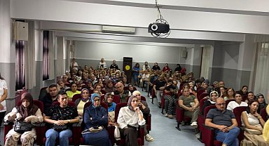Adana'da velilere aile ve medya eğitimi verildi