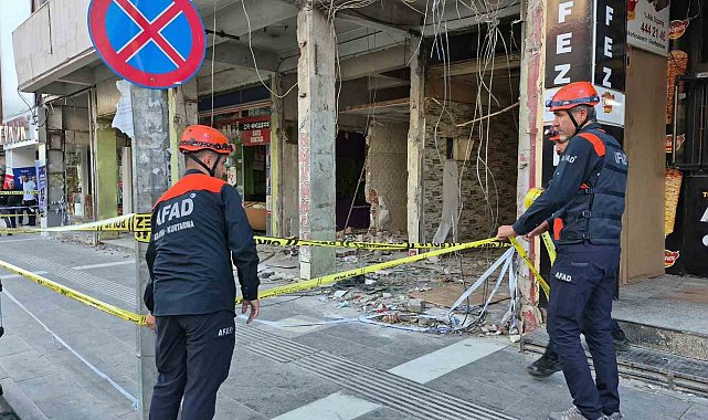 Adıyaman'da ağır hasarlı binadan gelen sesler korkuttu