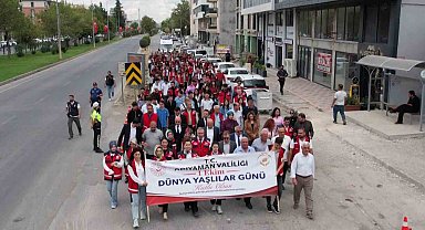Adıyaman'da Dünya Yaşlılar Günü dolayısıyla kortej yürüyüşü