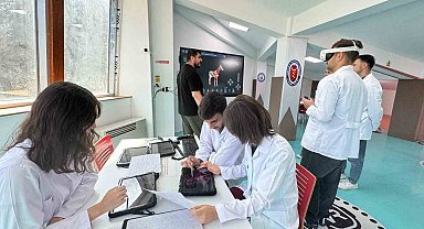 ADÜ'de öğrenciler üç boyutlu inceliyor