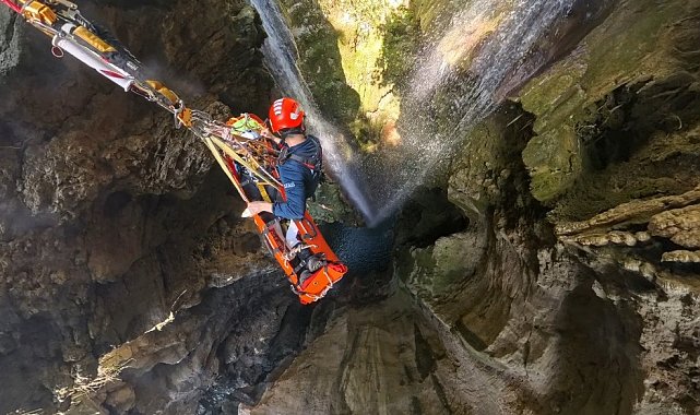 AFAD'ın metrelerce yükseklikteki ileri seviye eğitimleri nefes kesti