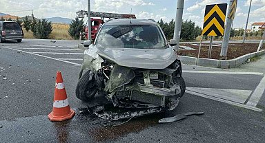 Afyonkarahisar'da trafik kazası:1 ölü 2 yaralı