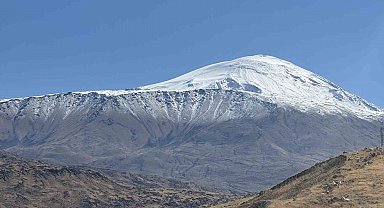 Ağrı Dağı beyaza büründü