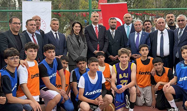 Ağrı'da altyapı ve kültürel yaşama yeni soluk getirecek "Ahmed-i Hani Kültür Parkı" açıldı