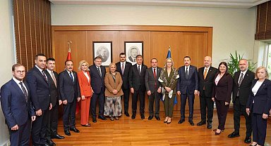 AK Parti İzmir heyeti Tarihi Şato'da bir araya geldi