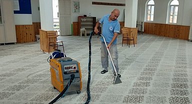 Akdeniz'de ibadethanelerin temizliği düzenli olarak yapılıyor