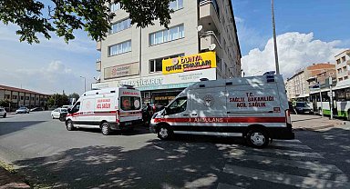 Akrabasını bıçakladıktan sonra kaçarken halk otobüsüne çarpan şüpheli yakalandı