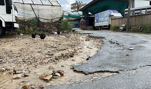 Alanya'da pazar yerini su bastı