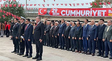 Alaplı'da Cumhuriyet Bayramı'nın 103. yılı çelenk töreniyle kutlandı