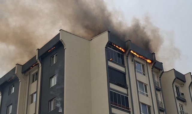 Alev alev yanan binadaki yangın kontrol altında