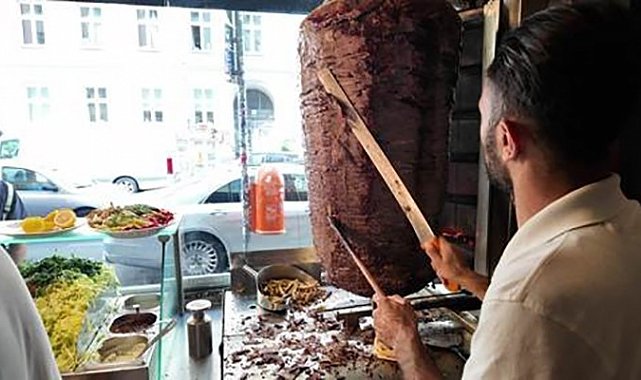 Almanya'da sembol olan Türk Döneri'ne "Steak Döner" ismi tepkisi
