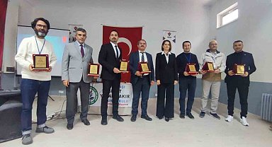Altıntaş'ta "Köyde Bilim" projesi sürdürülebilir tarım söyleşisiyle tamamlandı