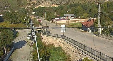 Amasya'da minibüsün dereye uçtuğu kaza kameraya yansıdı