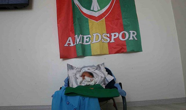 Amedspor sevgisi oğlunun adına yansıdı: Bebeğine "Adem Mbaye Diagne" adını verdi