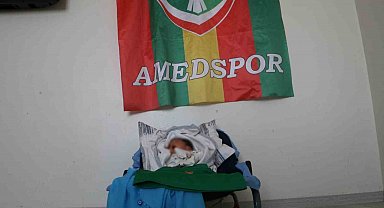 Amedspor sevgisi oğlunun adına yansıdı: Bebeğine "Adem Mbaye Diagne" adını verdi