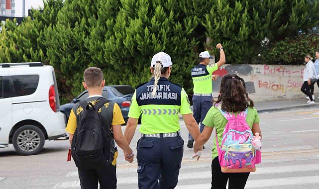 Ankara'da okul çevrelerinde 20 günde 19 bin 854 kişi sorgulandı