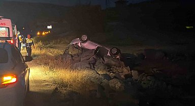 Ankara'da sürücü takla atan otomobilden burnu kanamadan sağ çıktı