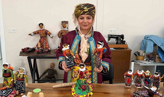 Anneannesinin mirasını bebeklerle dünyaya tanıttı