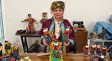 Anneannesinin mirasını bebeklerle dünyaya tanıttı
