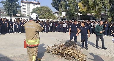 Antakya'da öğrenci ve öğretmenlere yangın eğitimi verildi