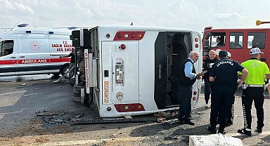 Antalya-Isparta Karayolunda yolcu midibüsü devrildi: 1'i ağır 17 yaralı