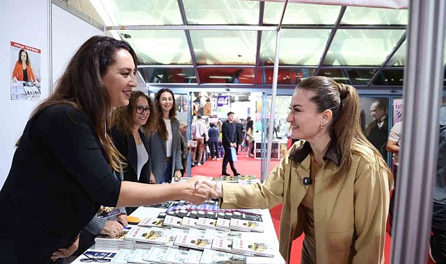 Antalya Kitap Fuarı'nda ikinci gün yoğunluğu