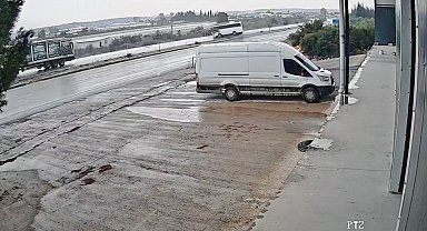 Antalya'da 17 kişinin yaralandığı midibüs kazası güvenlik kamerasında