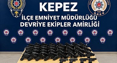 Antalya'da 32 tabanca ve 30 şarjör ele geçirildi