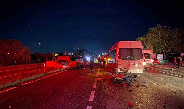 Antalya'da alkollü sürücü ortalığı savaş alanına çevirdi: 4 yaralı