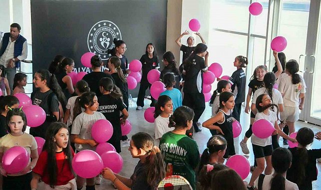 Antalya'da Dünya Kız Çocukları Günü kutlandı