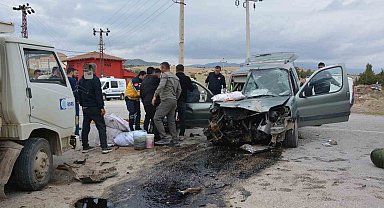 Antalya'da iki kamyonet çarpıştı: 1 ölü, 2 yaralı