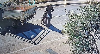 Antalya'da kamyonetle çarpışan motosikleti kaza yerinden kaçırdı