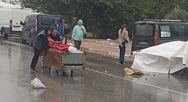 Antalya'da şiddetli rüzgar semt pazarını vurdu