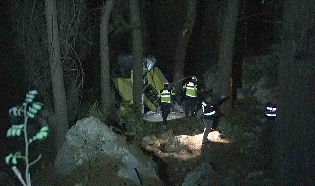 Antalya'da uçuruma yuvarlanan araçta ölen 3 kişinin cenazeleri ailelerine teslim edildi