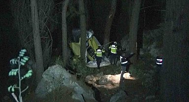 Antalya'da uçuruma yuvarlanan araçta ölen 3 kişinin cenazeleri ailelerine teslim edildi