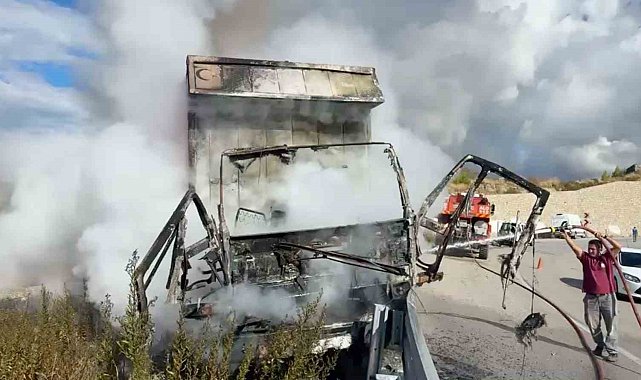 Antalya'da yanan kamyonun sürücüsü, karşıdan gelen araçları görünce aracı bariyerlere sürmüş