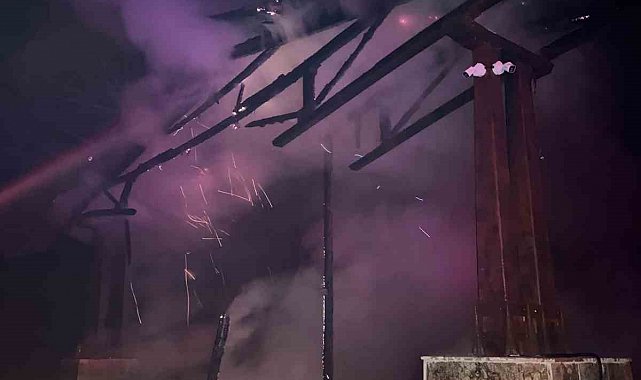 Araklı Turup Mesire Alanı'nın giriş kapısını yaktılar