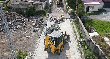 Ardahan'da Mahalle yolları kilit parke taşlarıyla yenileniyor