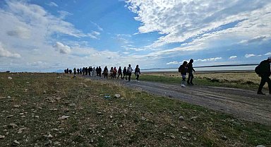 Arin Gölü'ndeki su çekilmesine dikkat çekmek için doğa yürüyüşü düzenlendi
