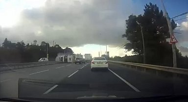 Arnavutköy'de hafriyat kamyonunun devrildiği anlar kamerada