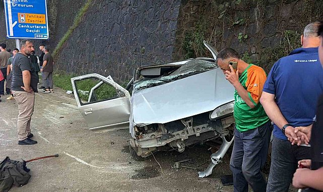 Artvin'de cenaze dönüşü kaza: 2 yaralı