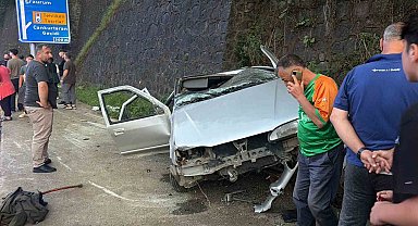 Artvin'de cenaze dönüşü kaza: 2 yaralı