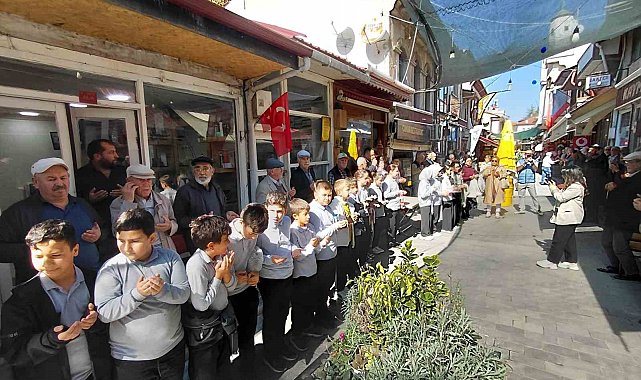 Asırlık dua geleneği sürüyor