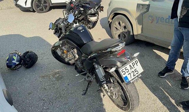 Atakum'da motosiklet otomobil lle çarpıştı: 1 yaralı