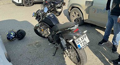 Atakum'da motosiklet otomobil lle çarpıştı: 1 yaralı